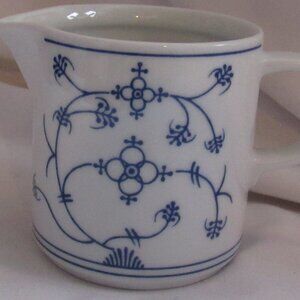 Jager Eisenburg Blau Saks Hotel Quality Creamer Made in Germany   Q229